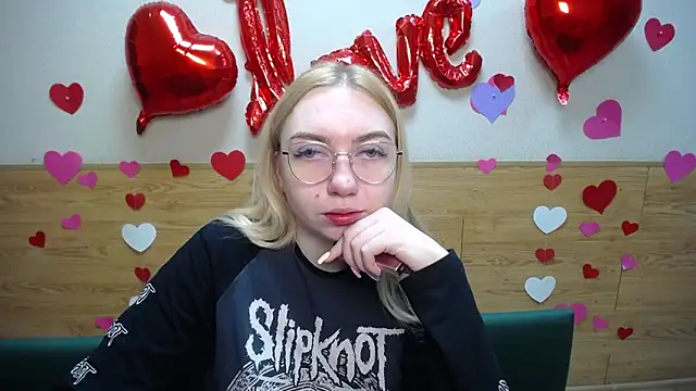 Snapshot of BeatriceFly chatting on March 2025 06:08:02 AM BeatriceFly online show from March 2025 06:08:02 AM