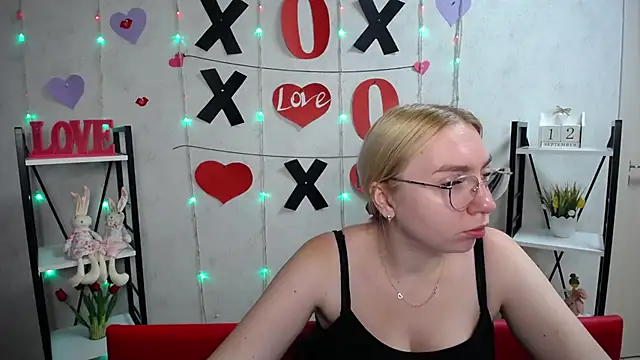 Snapshot of BeatriceFly chatting on September 2025 12:05:01 PM BeatriceFly online show from September 2025 12:05:01 PM