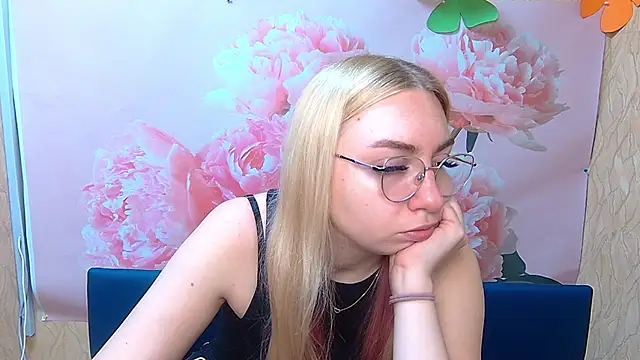 Snapshot of BeatriceFly chatting on September 2025 11:37:02 AM BeatriceFly online show from September 2025 11:37:02 AM