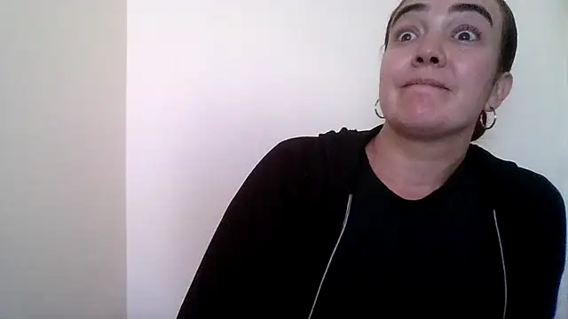 Snapshot of skayhot_ chatting on May 2026 01:39:02 PM skayhot online show from May 2026 01:39:02 PM