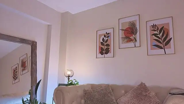 DahianaWalcott online show from April 2026 03:17:02 PM