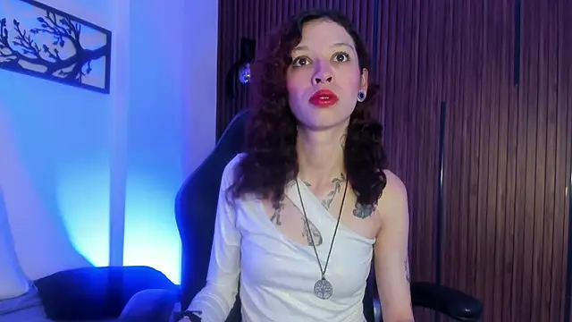 Cloe Evans1 online show from November 2025 01:28:02 PM