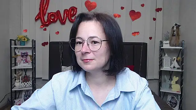 Snapshot of MarieSho chatting on May 2026 05:38:01 AM MarieSho online show from May 2026 05:38:01 AM