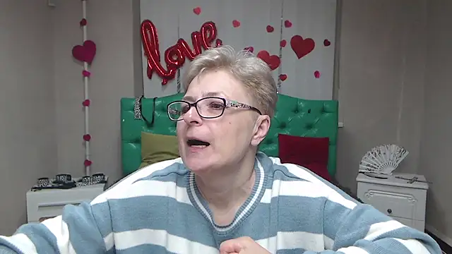 Snapshot of EmiliaGree chatting on March 2026 06:01:01 PM EmiliaGree online show from March 2026 06:01:01 PM