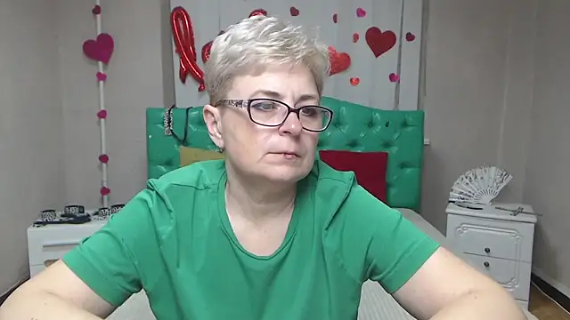 Snapshot of EmiliaGree chatting on March 2026 06:13:01 PM EmiliaGree online show from March 2026 06:13:01 PM