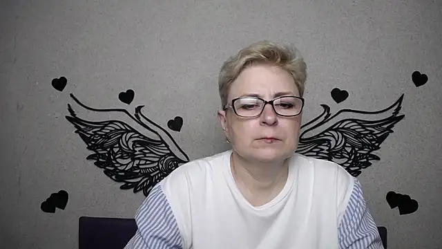 Snapshot of EmiliaGree chatting on April 2026 04:59:01 PM EmiliaGree online show from April 2026 04:59:01 PM