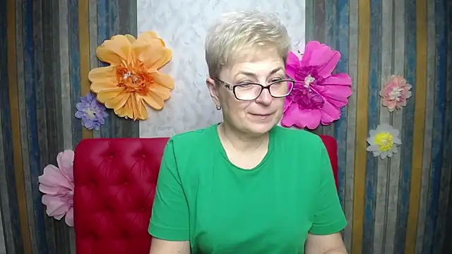 Snapshot of EmiliaGree chatting on April 2026 05:33:01 PM EmiliaGree online show from April 2026 05:33:01 PM