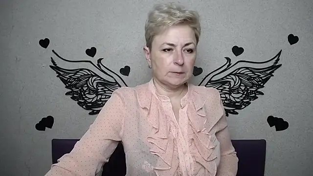 Snapshot of EmiliaGree chatting on April 2026 05:21:01 PM EmiliaGree online show from April 2026 05:21:01 PM