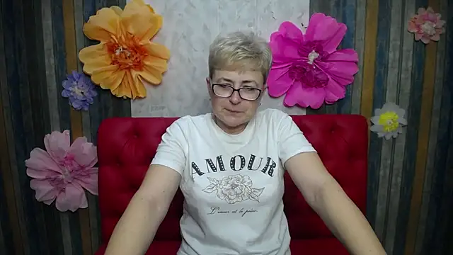 Snapshot of EmiliaGree chatting on April 2026 05:13:02 PM EmiliaGree online show from April 2026 05:13:02 PM