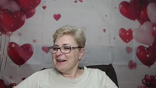 Snapshot of EmiliaGree chatting on April 2026 05:18:01 PM EmiliaGree online show from April 2026 05:18:01 PM