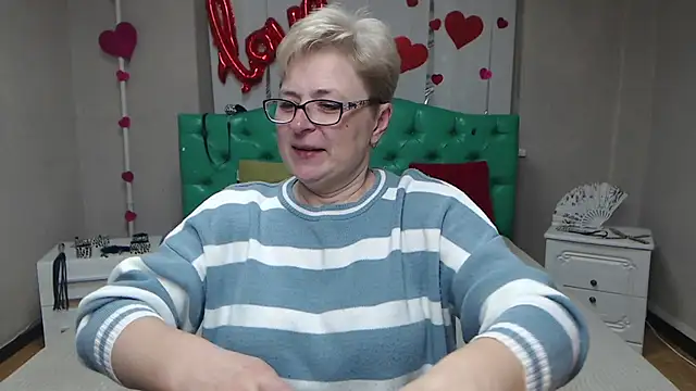 Snapshot of EmiliaGree chatting on April 2026 05:07:01 PM EmiliaGree online show from April 2026 05:07:01 PM