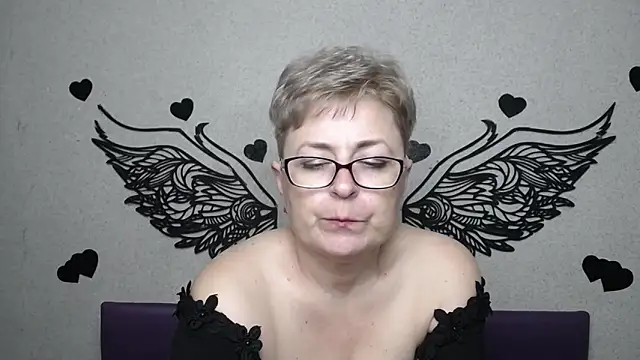 Snapshot of EmiliaGree chatting on April 2026 07:58:02 PM EmiliaGree online show from April 2026 07:58:02 PM