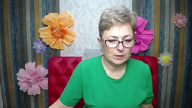 Snapshot of EmiliaGree chatting on April 2026 05:06:01 PM EmiliaGree online show from April 2026 05:06:01 PM