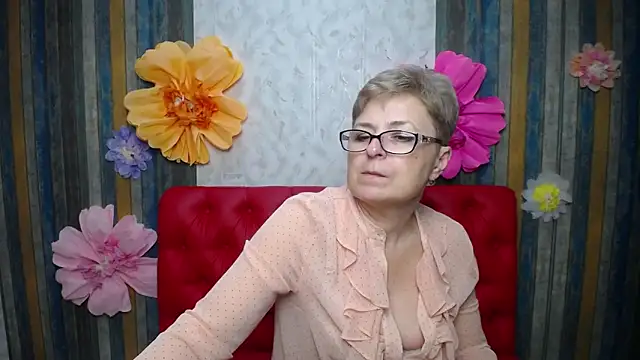 Snapshot of EmiliaGree chatting on April 2026 07:07:02 PM EmiliaGree online show from April 2026 07:07:02 PM