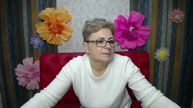 Snapshot of EmiliaGree chatting on April 2026 05:12:02 PM EmiliaGree online show from April 2026 05:12:02 PM