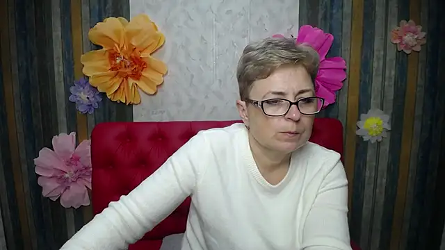 Snapshot of EmiliaGree chatting on April 2026 06:10:01 PM EmiliaGree online show from April 2026 06:10:01 PM