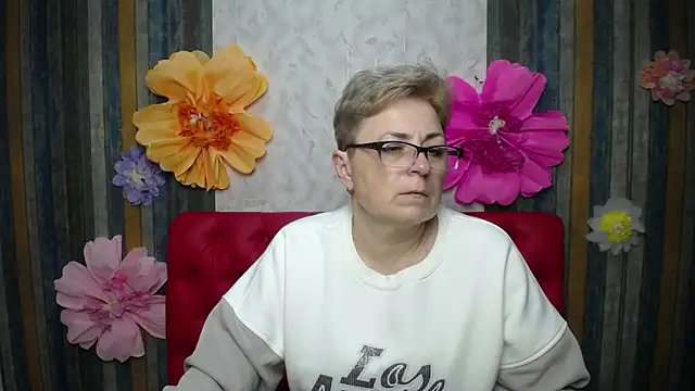 Snapshot of EmiliaGree chatting on April 2026 05:14:01 PM EmiliaGree online show from April 2026 05:14:01 PM