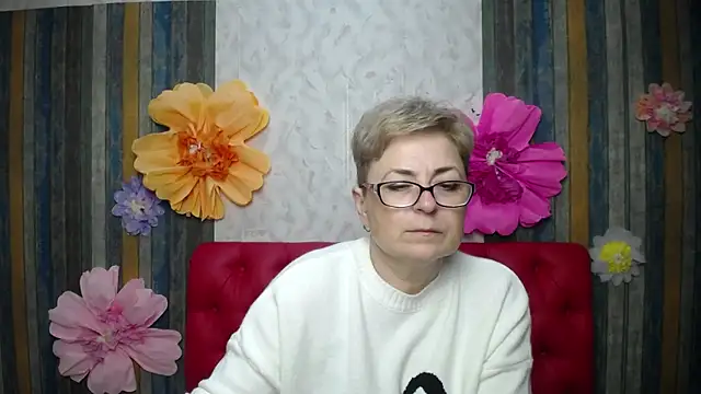 Snapshot of EmiliaGree chatting on April 2026 05:04:02 PM EmiliaGree online show from April 2026 05:04:02 PM