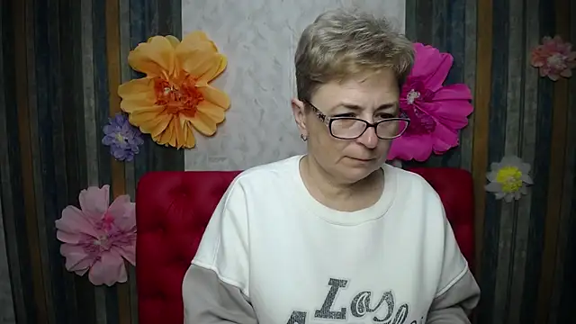 Snapshot of EmiliaGree chatting on April 2026 05:04:02 PM EmiliaGree online show from April 2026 05:04:02 PM