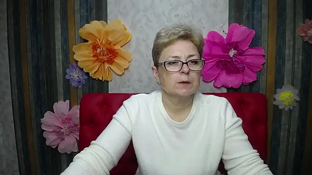 Snapshot of EmiliaGree chatting on May 2026 05:19:01 PM EmiliaGree online show from May 2026 05:19:01 PM