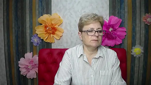 Snapshot of EmiliaGree chatting on May 2026 05:07:01 PM EmiliaGree online show from May 2026 05:07:01 PM