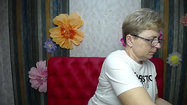 Snapshot of EmiliaGree chatting on May 2026 04:56:02 PM EmiliaGree online show from May 2026 04:56:02 PM