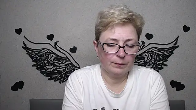 Snapshot of EmiliaGree chatting on May 2026 05:20:02 PM EmiliaGree online show from May 2026 05:20:02 PM