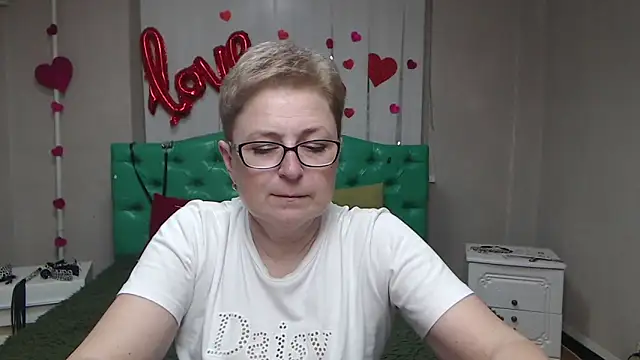 Snapshot of EmiliaGree chatting on May 2026 05:07:01 PM EmiliaGree online show from May 2026 05:07:01 PM