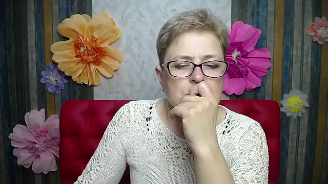Snapshot of EmiliaGree chatting on May 2026 05:28:01 PM EmiliaGree online show from May 2026 05:28:01 PM