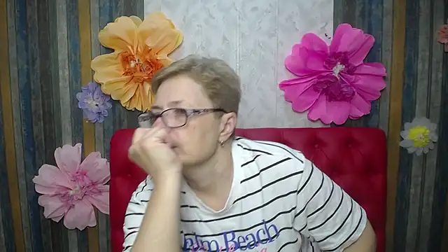 Snapshot of EmiliaGree chatting on May 2026 05:10:01 PM EmiliaGree online show from May 2026 05:10:01 PM