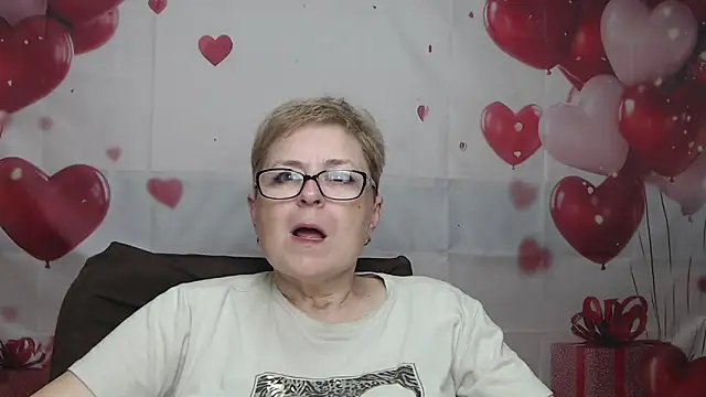 Snapshot of EmiliaGree chatting on May 2026 05:00:01 PM EmiliaGree online show from May 2026 05:00:01 PM