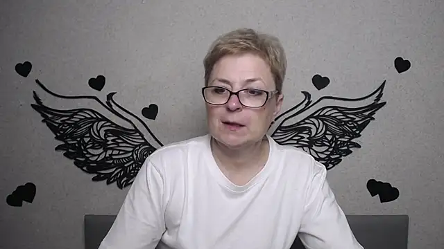 Snapshot of EmiliaGree chatting on May 2026 05:20:02 PM EmiliaGree online show from May 2026 05:20:02 PM
