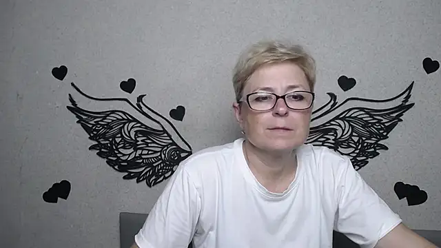 Snapshot of EmiliaGree chatting on July 2026 05:20:01 PM EmiliaGree online show from July 2026 05:20:01 PM