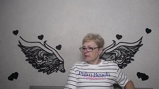 Snapshot of EmiliaGree chatting on July 2026 05:15:01 PM EmiliaGree online show from July 2026 05:15:01 PM