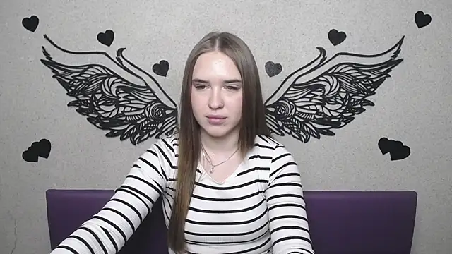 LauraHlot online show from April 2026 07:58:01 PM