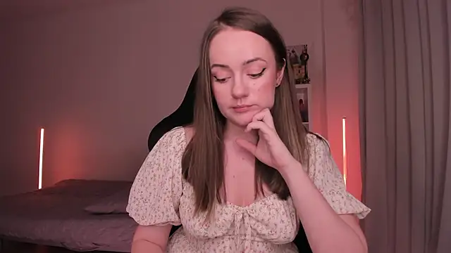 Snapshot of WalkingGirl chatting on January 2025 08:23:02 PM WalkingGirl online show from January 2025 08:23:02 PM