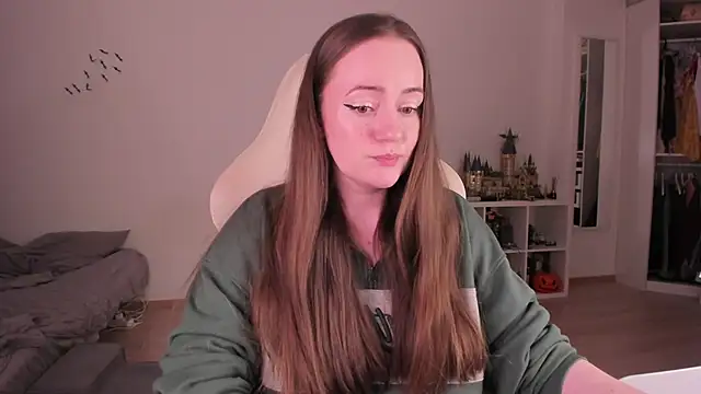 Snapshot of WalkingGirl chatting on November 2025 08:00:01 PM WalkingGirl online show from November 2025 08:00:01 PM