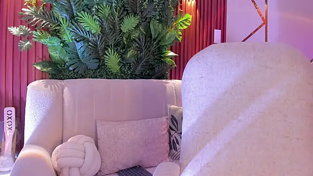 foxxxmegan online show from October 2025 04:08:01 PM