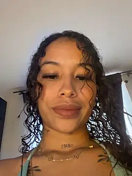 Snapshot of MarieLeon chatting on May 2026 07:33:01 PM MarieLeon online show from May 2026 07:33:01 PM