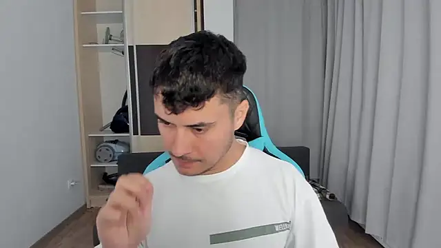 MatMalonne online show from November 2025 05:19:01 PM