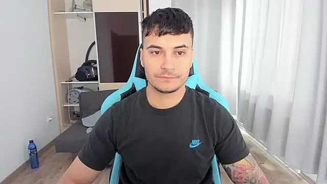 MatMalonne online show from November 2025 06:47:02 AM