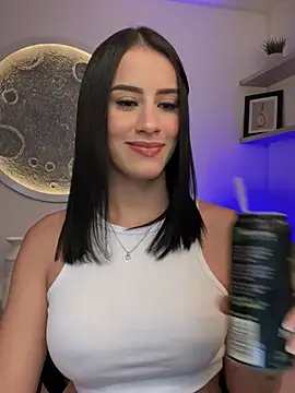 Snapshot of SarahhSmitth1 chatting on February 2025 11:43:01 PM SarahhSmitth1 online show from February 2025 11:43:01 PM