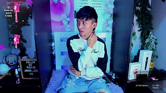 juniior 2311  online show from February 2025 12:03:01 AM