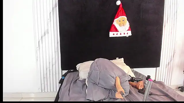 melaniecooperr online show from December 2024 09:09:02 PM