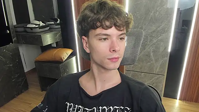 Snapshot of calvin_love_you chatting on June 2026 05:02:02 PM calvin love you online show from June 2026 05:02:02 PM