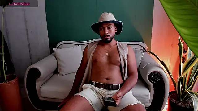 Snapshot of noah_jones__ chatting on April 2026 04:55:02 PM noah jones online show from April 2026 04:55:02 PM