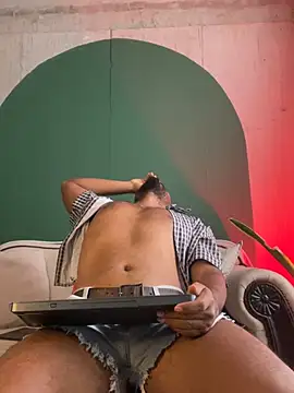 Snapshot of noah_jones__ chatting on April 2026 05:03:01 PM noah jones online show from April 2026 05:03:01 PM