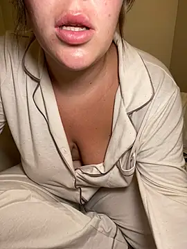 Snapshot of lilylush24 chatting on February 2025 03:19:02 PM lilylush24 online show from February 2025 03:19:02 PM