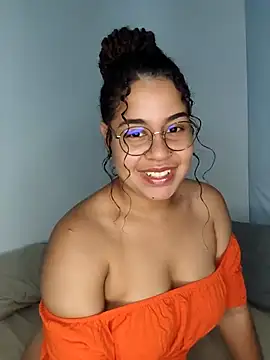 VitoriaFernandes online show from March 2025 02:49:02 AM