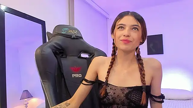 sofiarouge online show from November 2025 08:11:01 PM